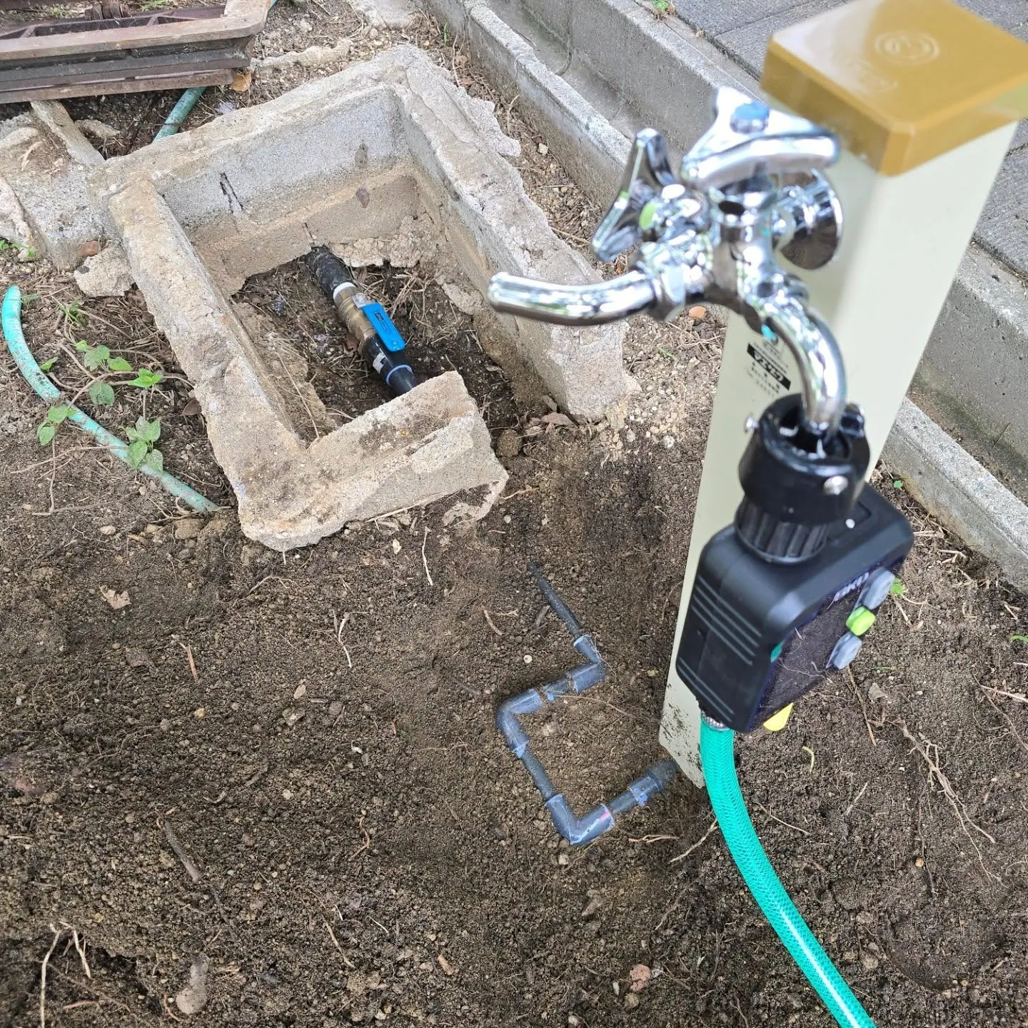 電磁板の故障で新しく水道工事して欲しいと依頼があり工事して来...