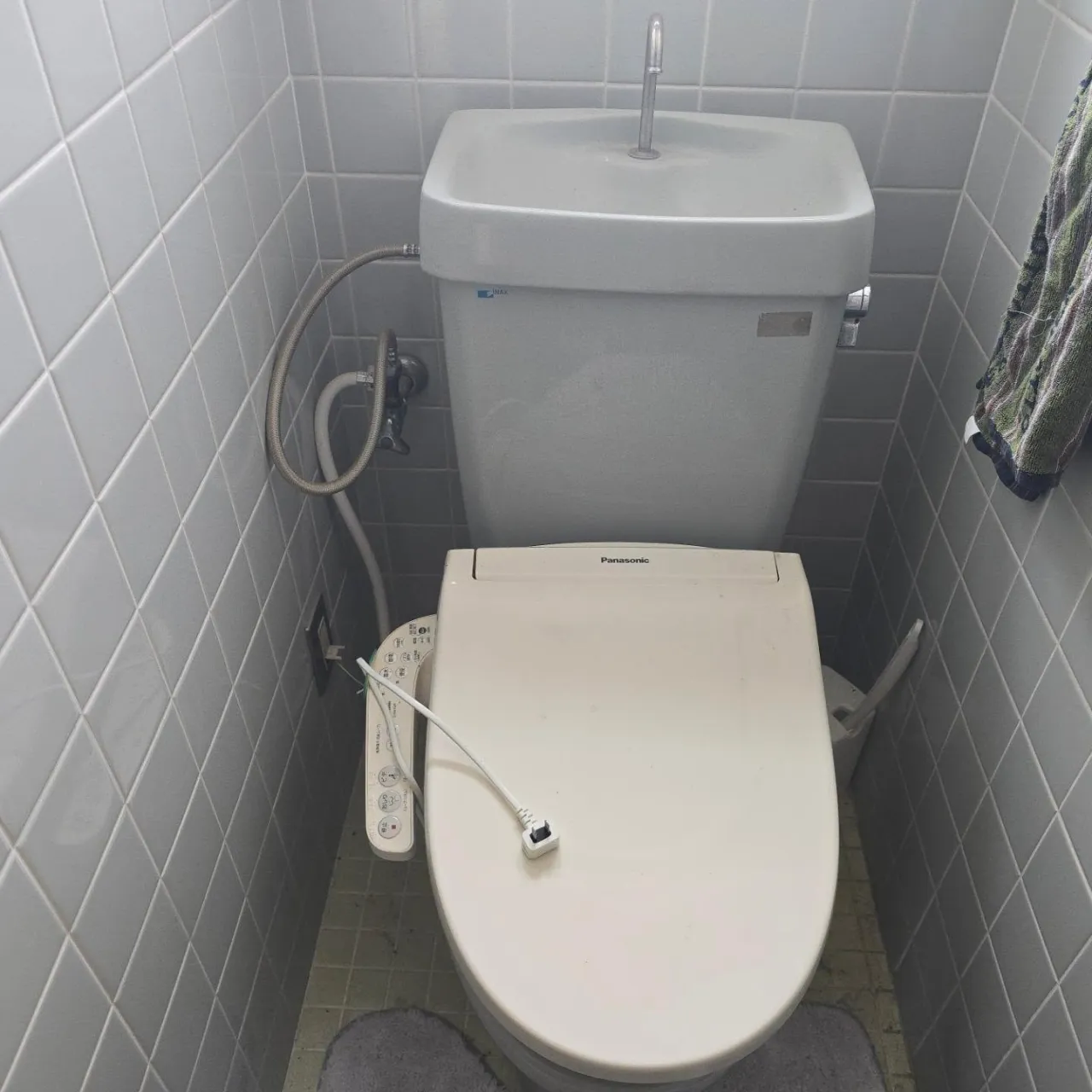 先日トイレリフォームの以来があり、便器を新しく交換して来まし...